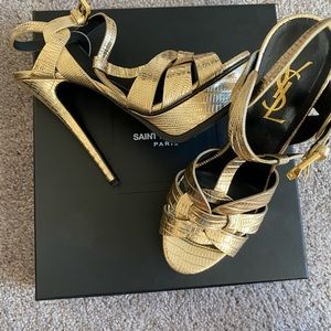 Saint laurent Tribute sandals. Gold.
